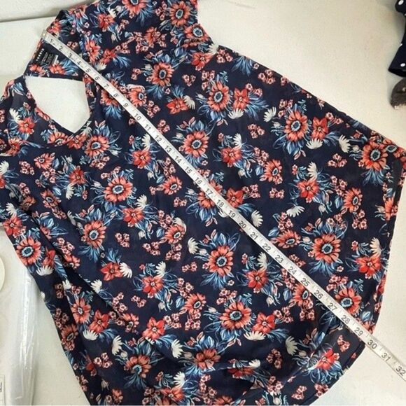 Torrid Women's Floral Chiffon Drape Back Blouse Top Size 1X - Picture 12 of 12